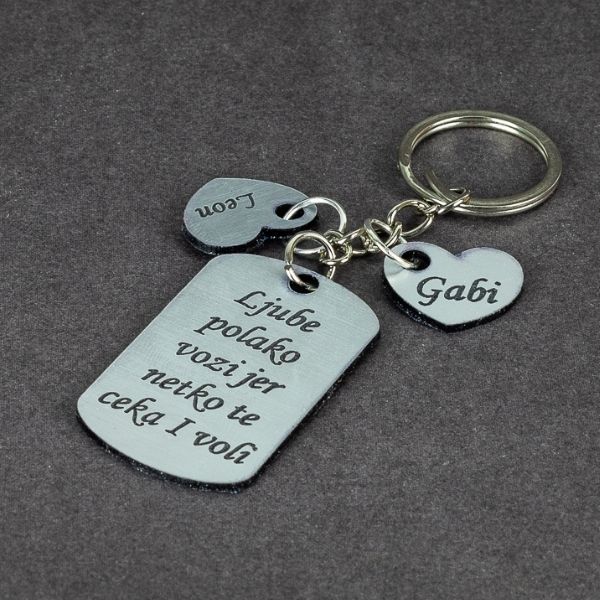 privjesak za ključeve s tekstom po želji